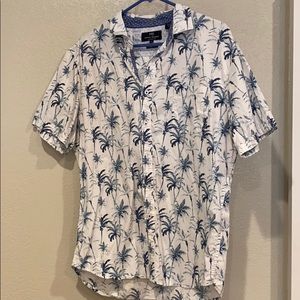 Men bitten down shirt